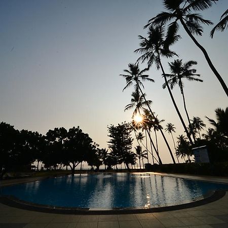 Hotel Laya Beach Wadduwa Esterno foto