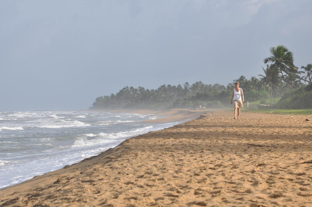 Hotel Laya Beach Wadduwa Esterno foto