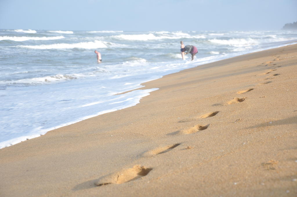 Hotel Laya Beach Wadduwa Esterno foto